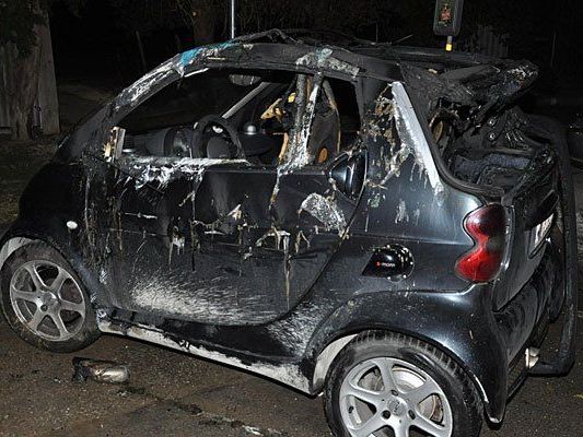 Eines der Fahrzeuge, das im Zuge der Brandserie angezündet wurde Eines der Fahrzeuge, das im Zuge der Brandserie angezündet wurde