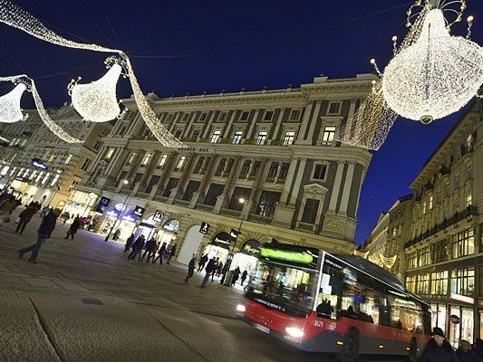 An den Einkaufssamstagen vor Weihnachten fahren die Öffis öfter