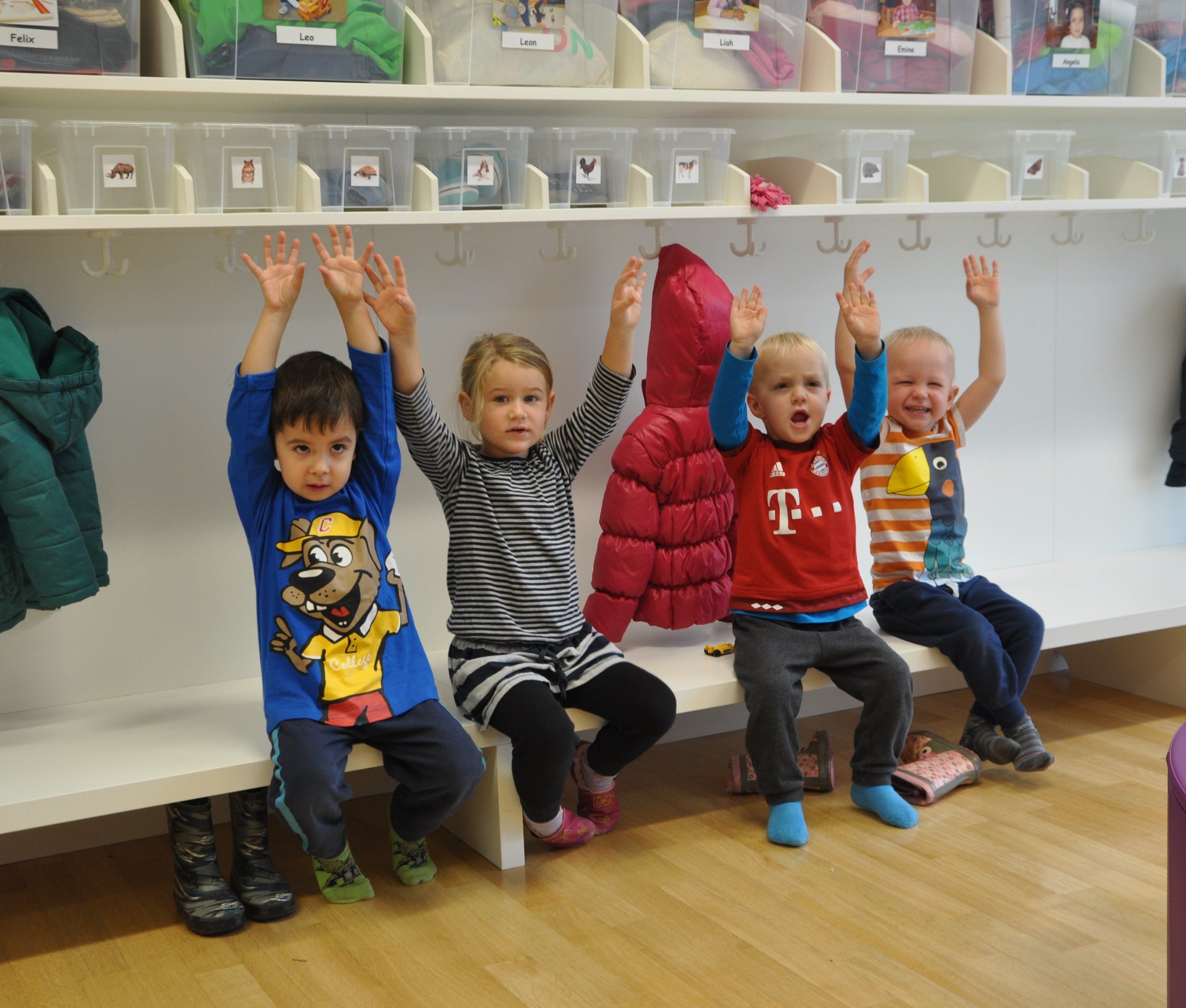 Die Klauser Kinder freuen sich riesig über ihr neues zu Hause. Die Klauser Kinder freuen sich riesig über ihr neues zu Hause.