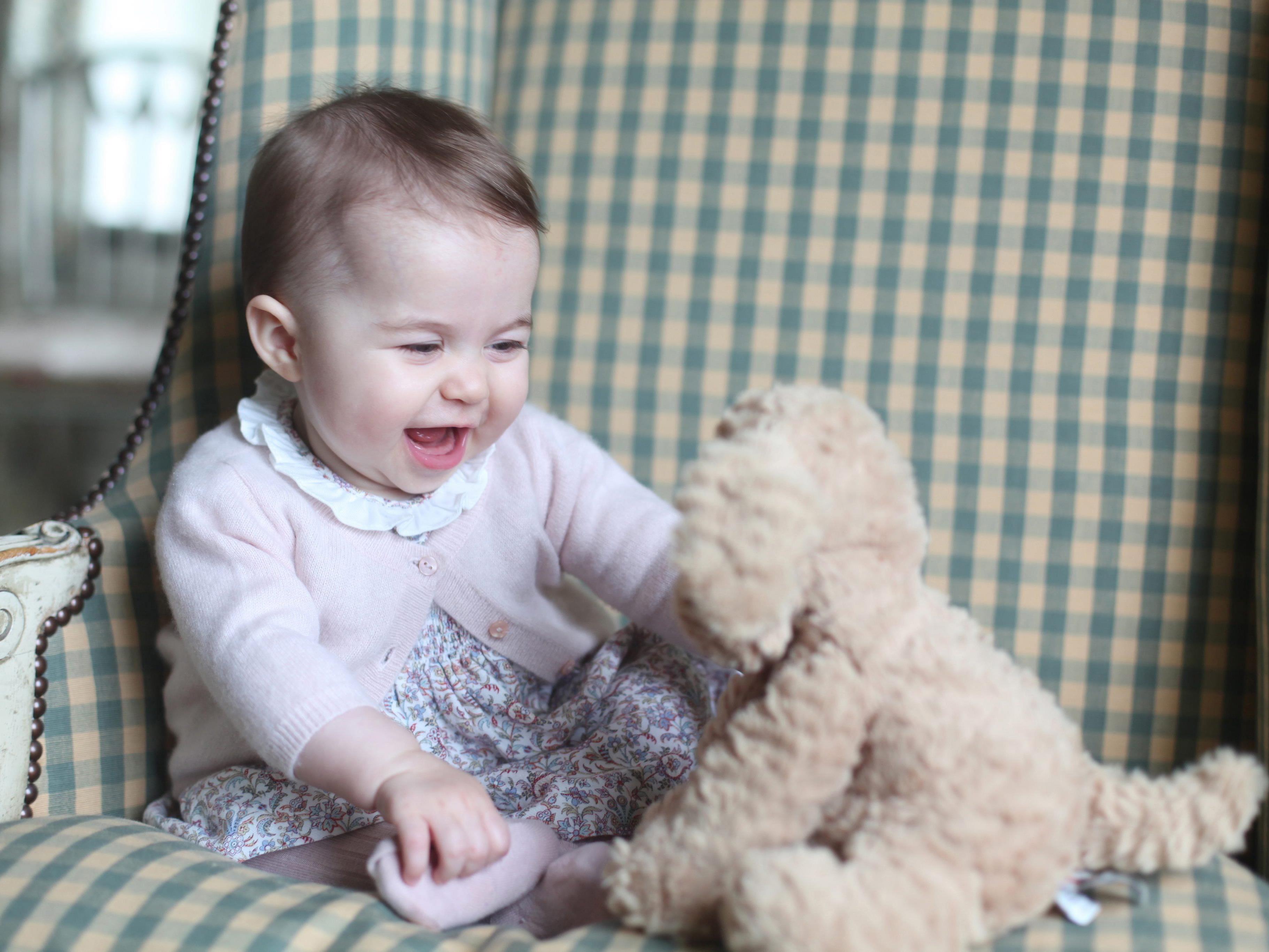 Prinz William und Kate lindern den Durst der Briten nach royalen Kinderbildern.
