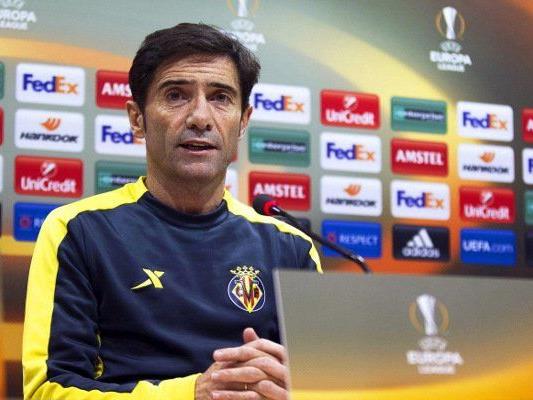 Villarreal-Coach Marcelino spricht zu den Medienvertretern.