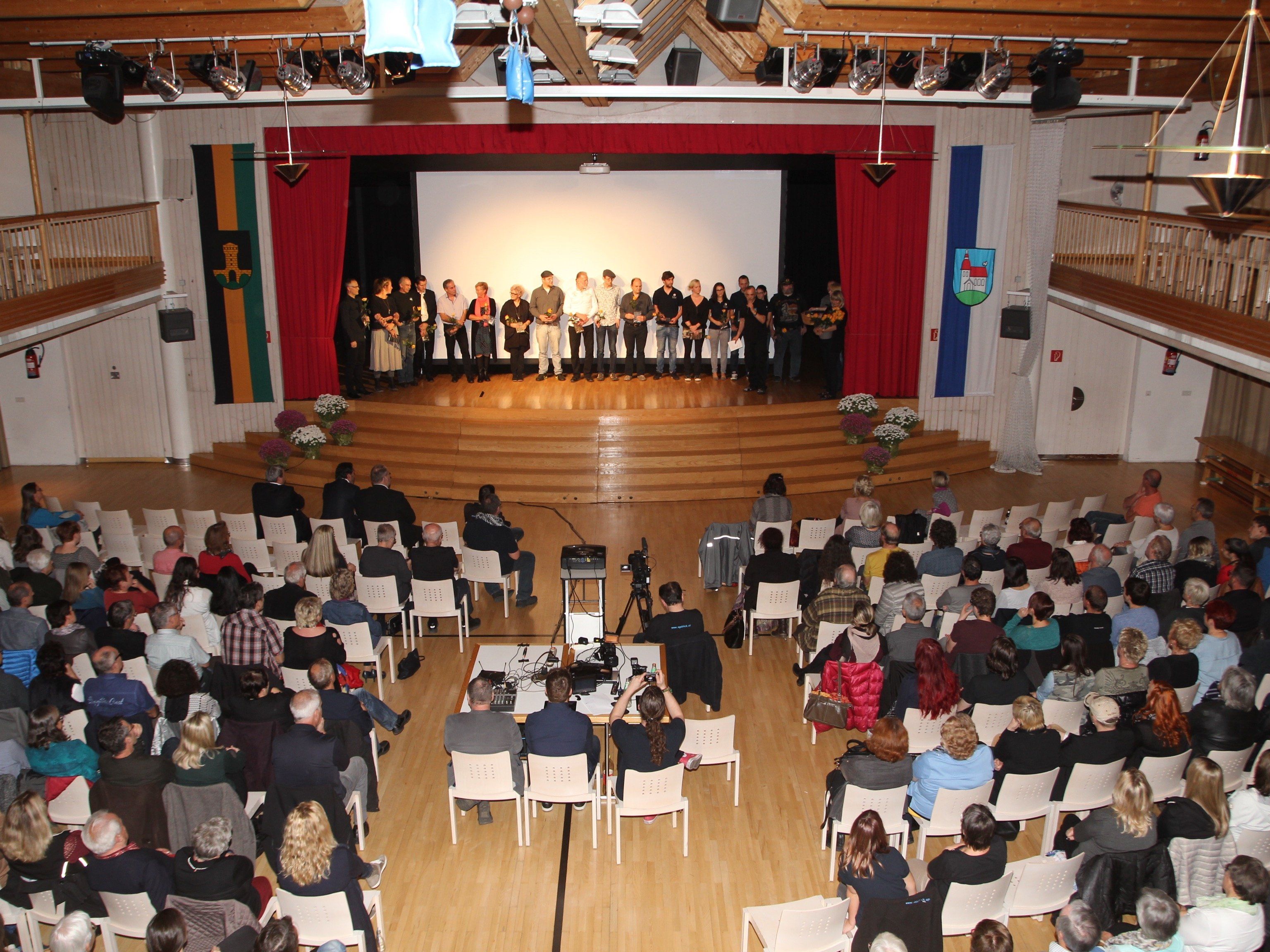 Das 70-minütige Psychodrama "Der Fremde" feierte eine beachtliche Premiere in Klaus Das 70-minütige Psychodrama "Der Fremde" feierte eine beachtliche Premiere in Klaus