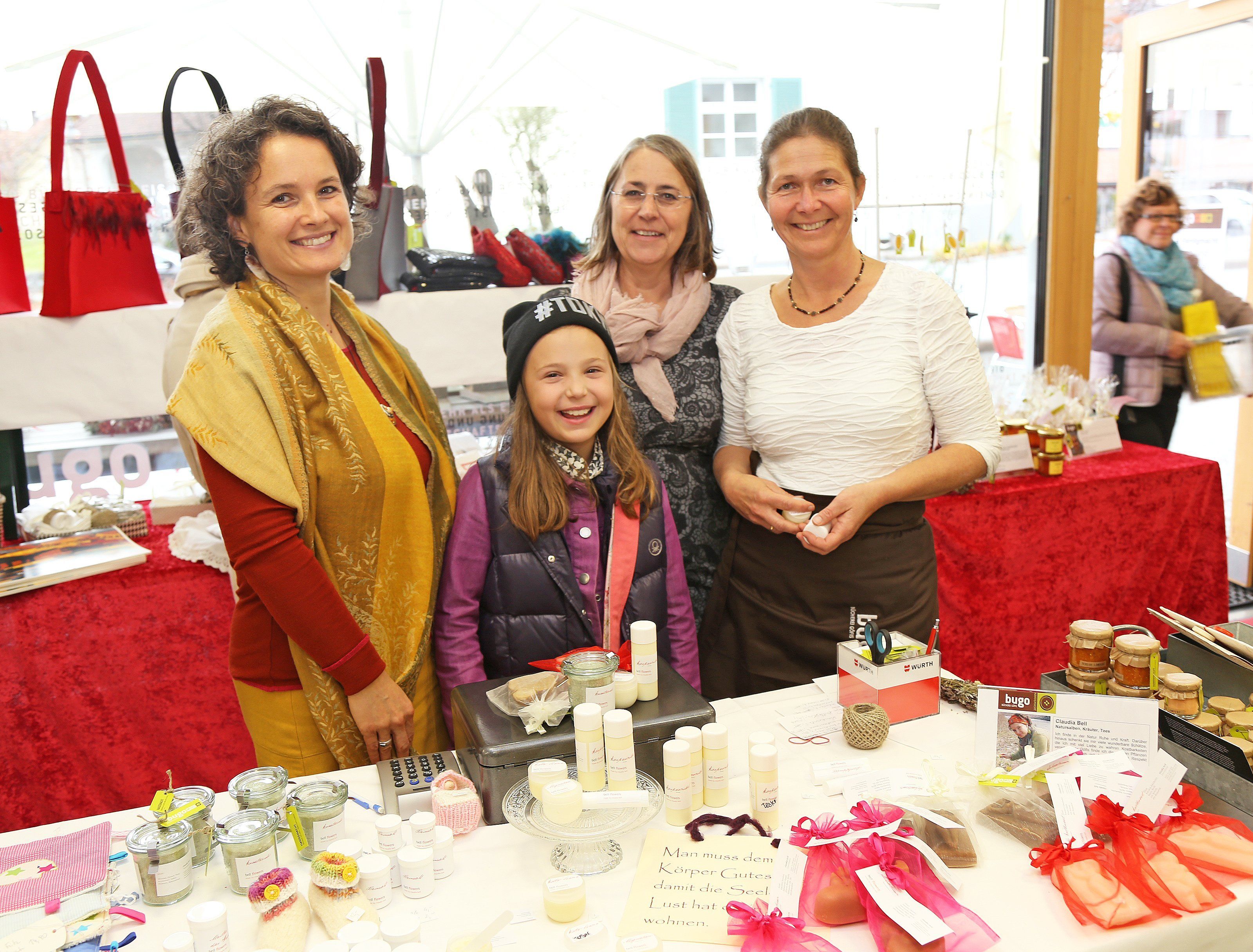 Claudia, Mavi, Astrid und Gabi in der Bücherei Göfis. Claudia, Mavi, Astrid und Gabi in der Bücherei Göfis.