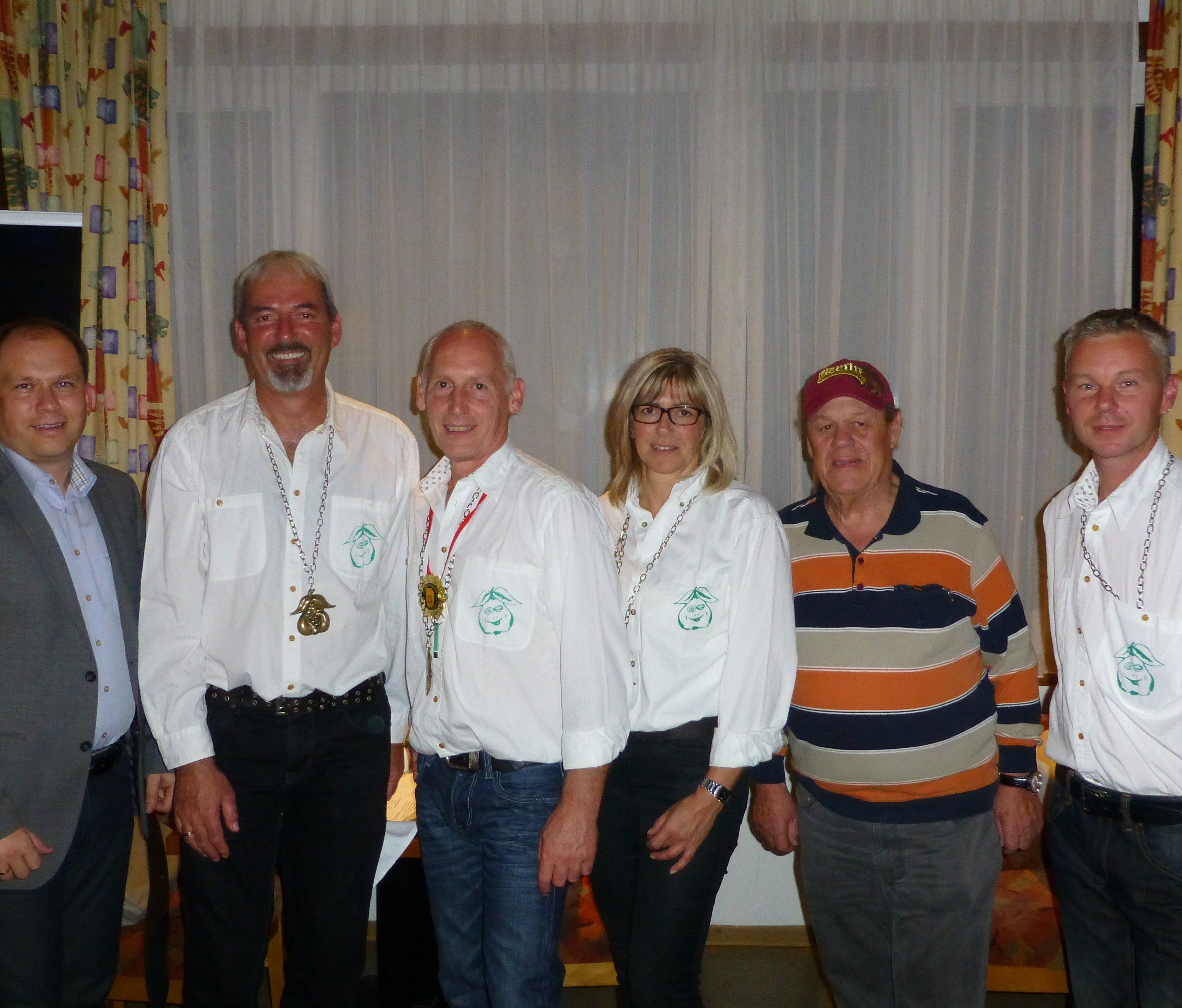 v.l.n.r. Bgm Peter Neier, Obmann Markus Holdermann, Werner Sieß (25 Jahre), Annelies Sieß (20 Jahre), Kurt Felix Sauermoser (40 Jahre), Obmann Reinhard Jochum v.l.n.r. Bgm Peter Neier, Obmann Markus Holdermann, Werner Sieß (25 Jahre), Annelies Sieß (20 Jahre), Kurt Felix Sauermoser (40 Jahre), Obmann Reinhard Jochum