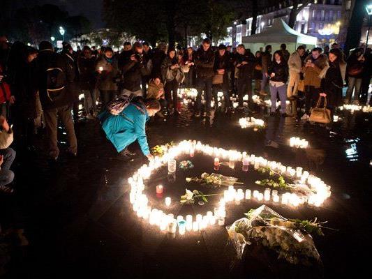 Die Menschen in Paris gedachten der Opfer.