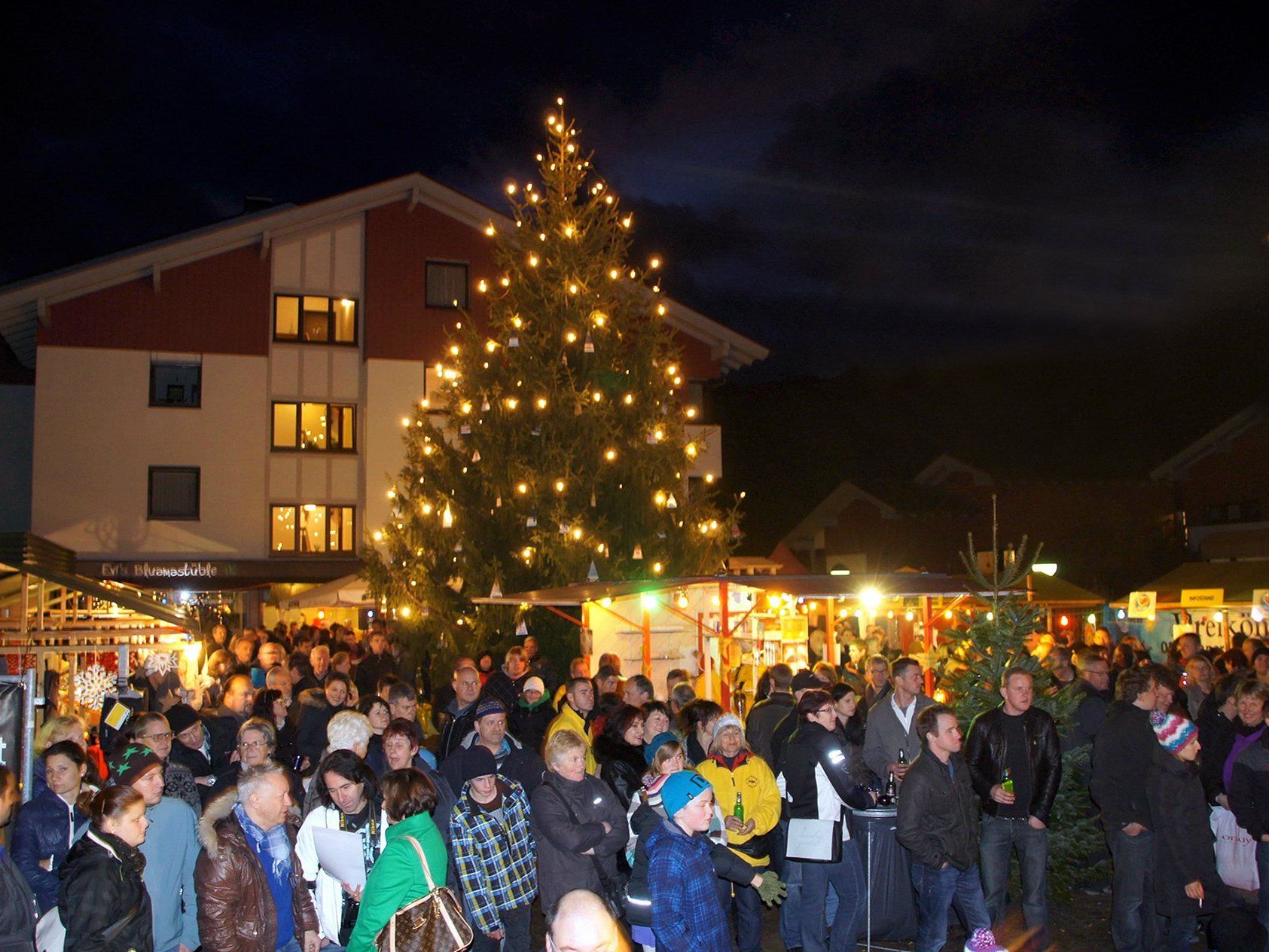 Friends Weihnachtsmarkt der einzige Markt wo alles gespendet wird.... Friends Weihnachtsmarkt der einzige Markt wo alles gespendet wird....