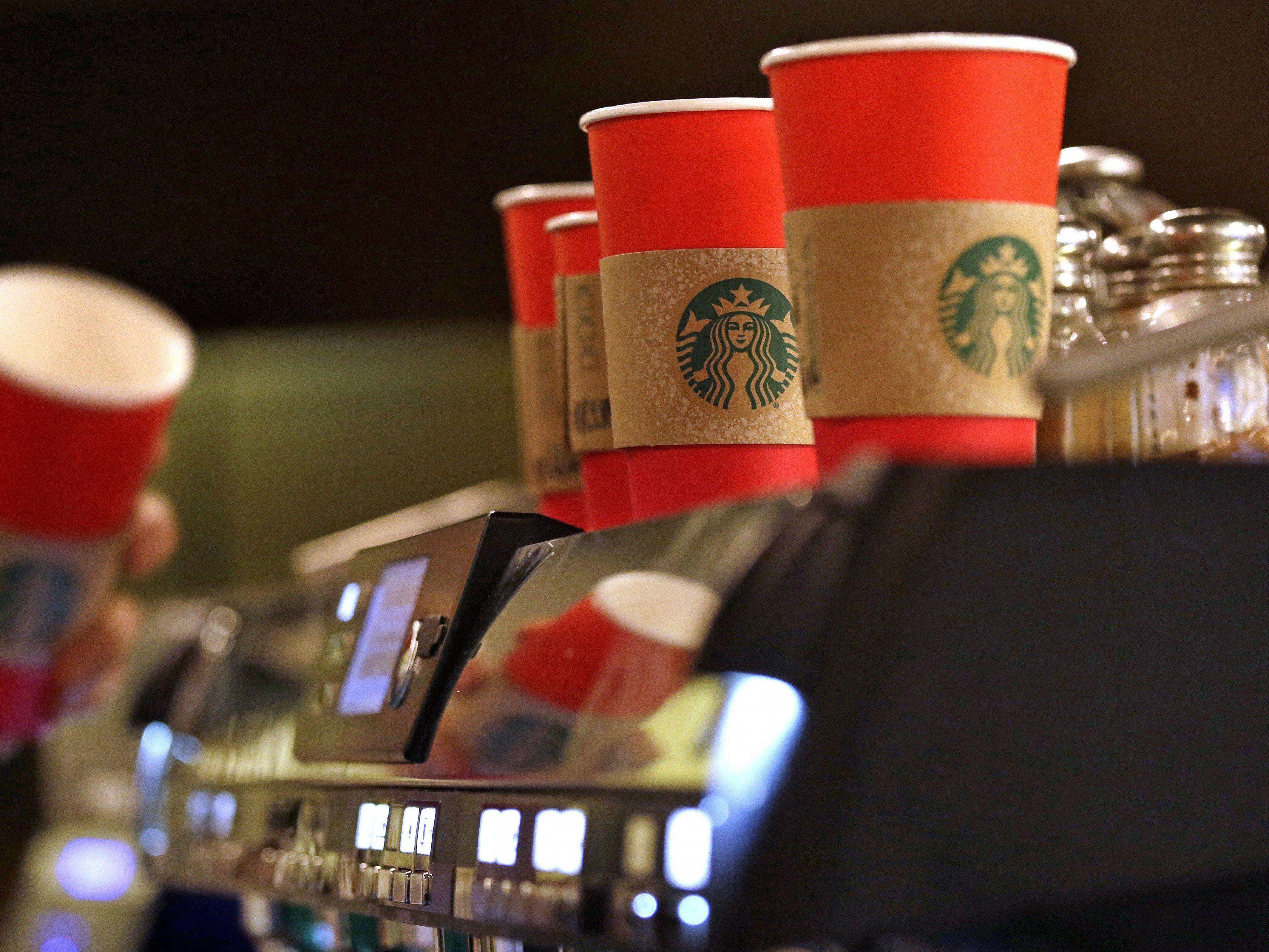 Wilde Namenskreationen landen auf den Starbucks-Bechern.