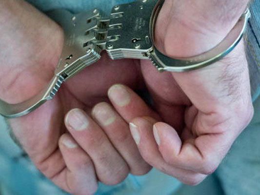 Die beiden gesuchten Männer wurden in Wien festgenommen. Die beiden gesuchten Männer wurden in Wien festgenommen.