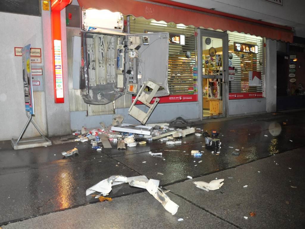 Einer der gesprengten Zigarettenautomaten in Wien.