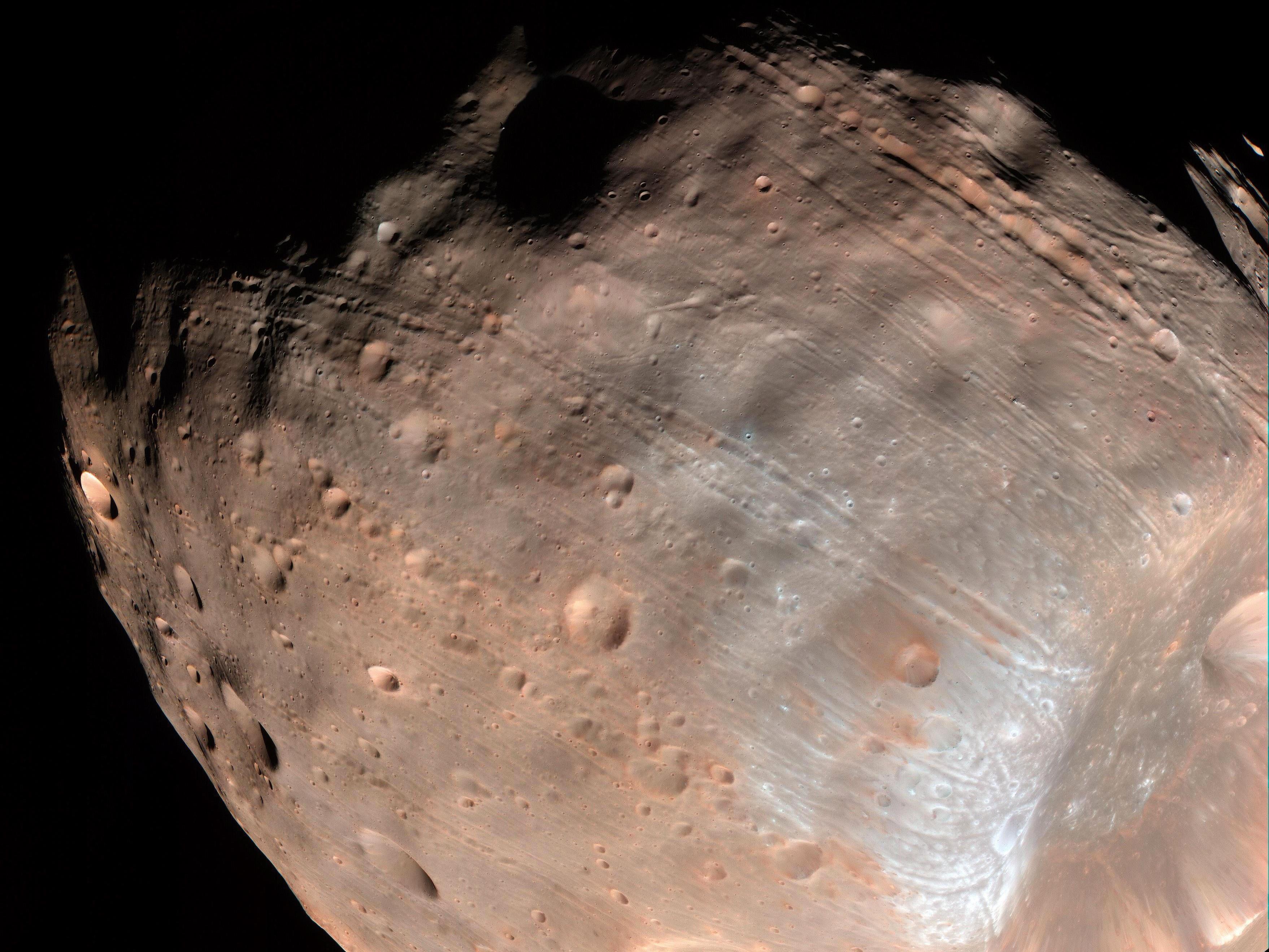 Aus Phobos soll Neues entstehen: ein Ring für den Roten Planeten.