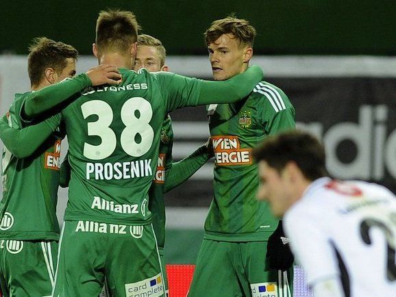 Nach dem 1:0 durch Stefan Stangl (Rapid/r.) Nach dem 1:0 durch Stefan Stangl (Rapid/r.)