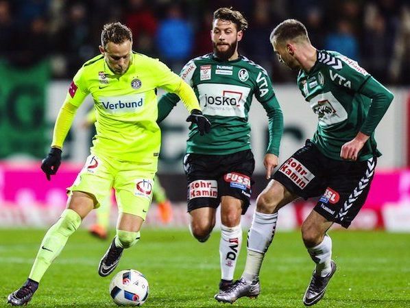 v.l. Marco Meilinger (FK Austria Wien), Oliver Kragl (SV Josko Ried), Petar Filipovic (SV Josko Ried) am Sonntag beim Spiel