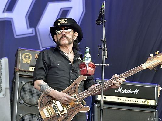 Lemmy Kilmister bei einem Auftritt in Frankreich im Sommer 2015