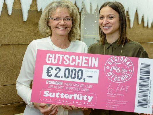 Katharina Rehm von Sutterlüty und Sylvia Steinhauser vom Vorarlberger Kinderdorf bei der Spendenübergabe. Katharina Rehm von Sutterlüty und Sylvia Steinhauser vom Vorarlberger Kinderdorf bei der Spendenübergabe.