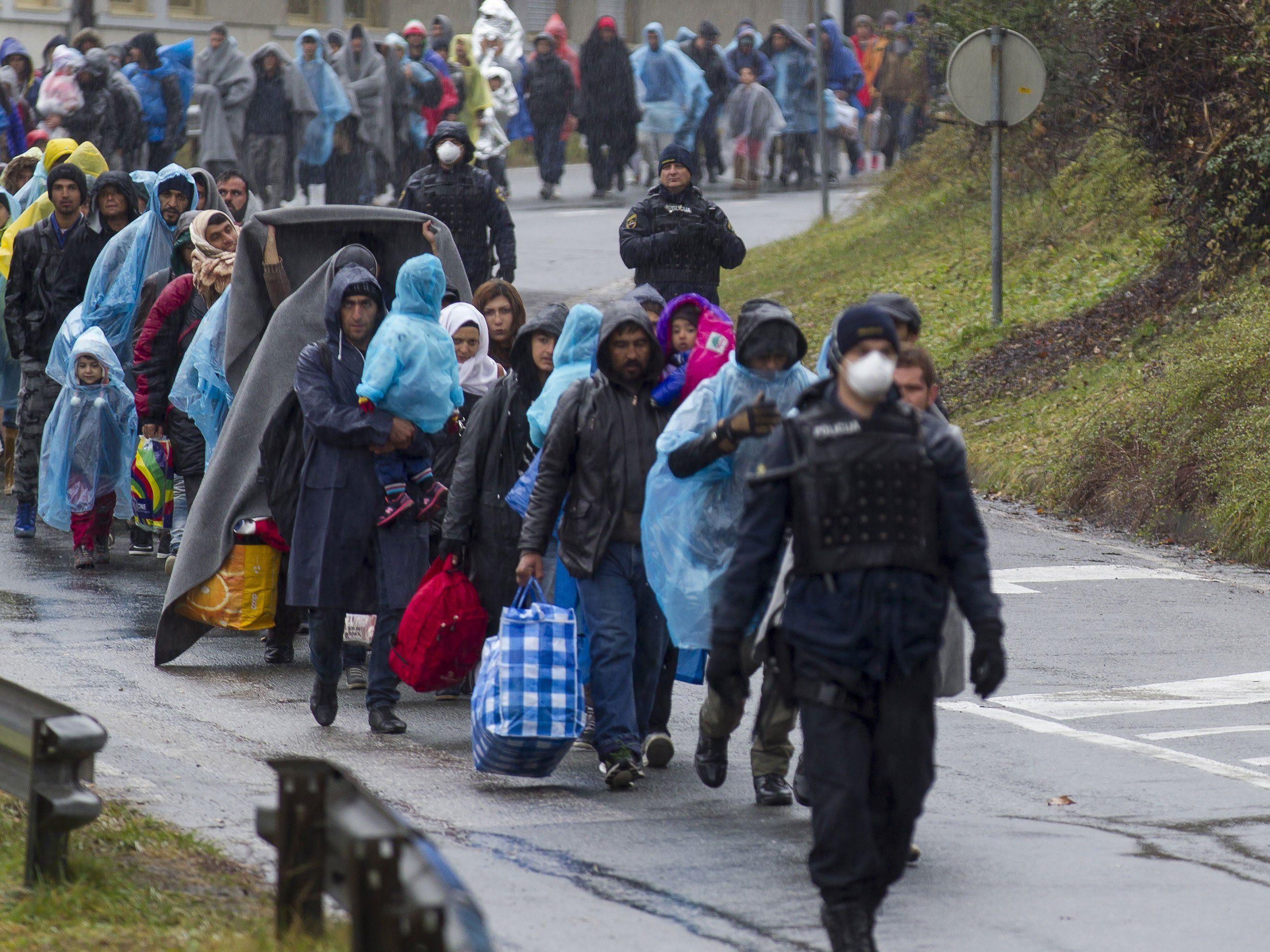 Flüchtlinge bei Einkunft in Österreich.