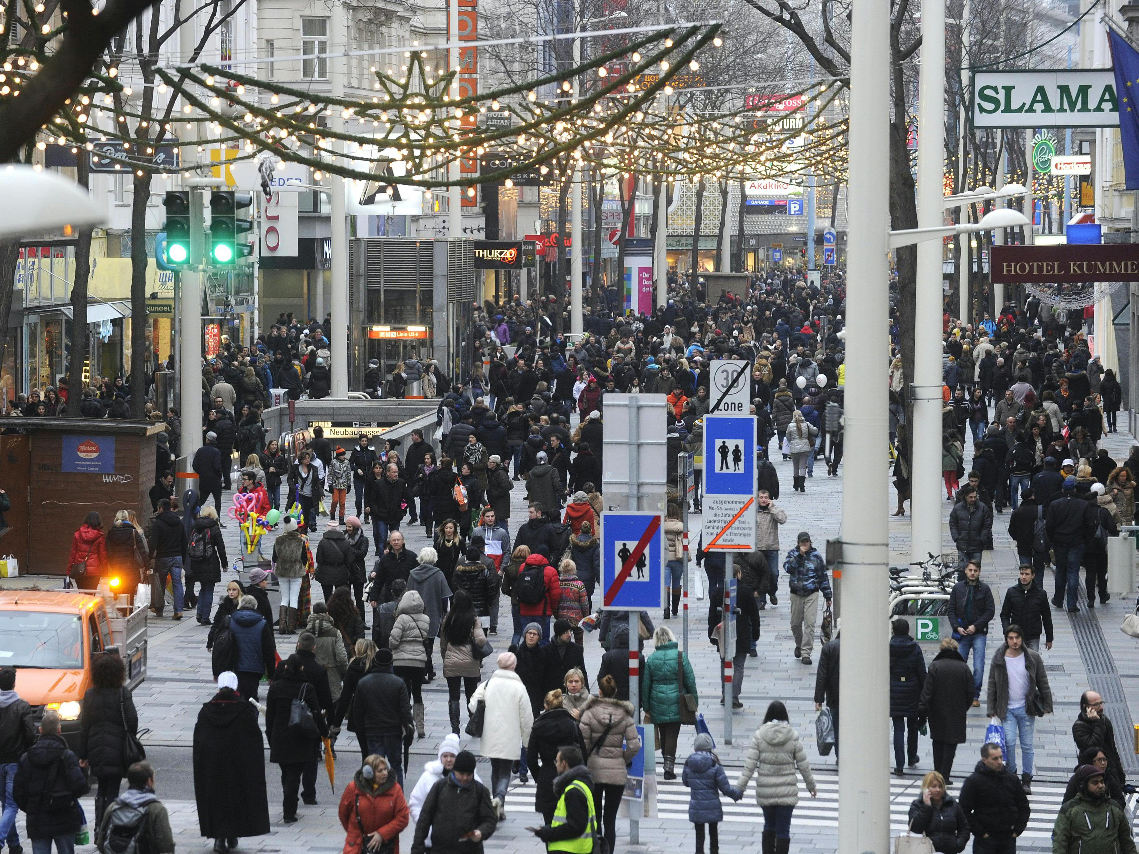 4. Einkaufssamstag - Hohe Kundenfrequenz in St. Pölten und in Wien