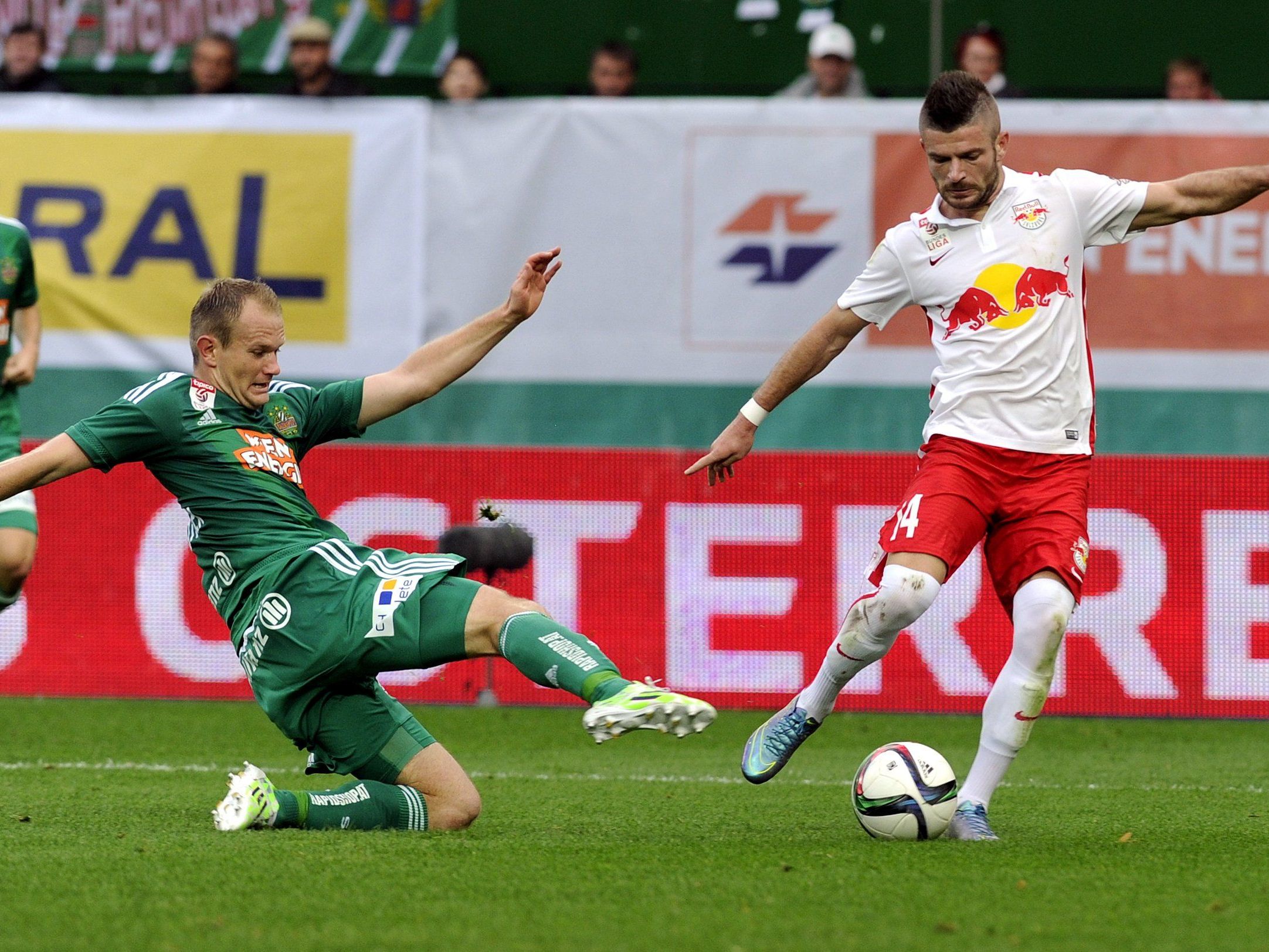 LIVE-Ticker zum Spiel Red Bull Salzburg gegen SK Rapid Wien ab 16.30 Uhr. LIVE-Ticker zum Spiel Red Bull Salzburg gegen SK Rapid Wien ab 16.30 Uhr.