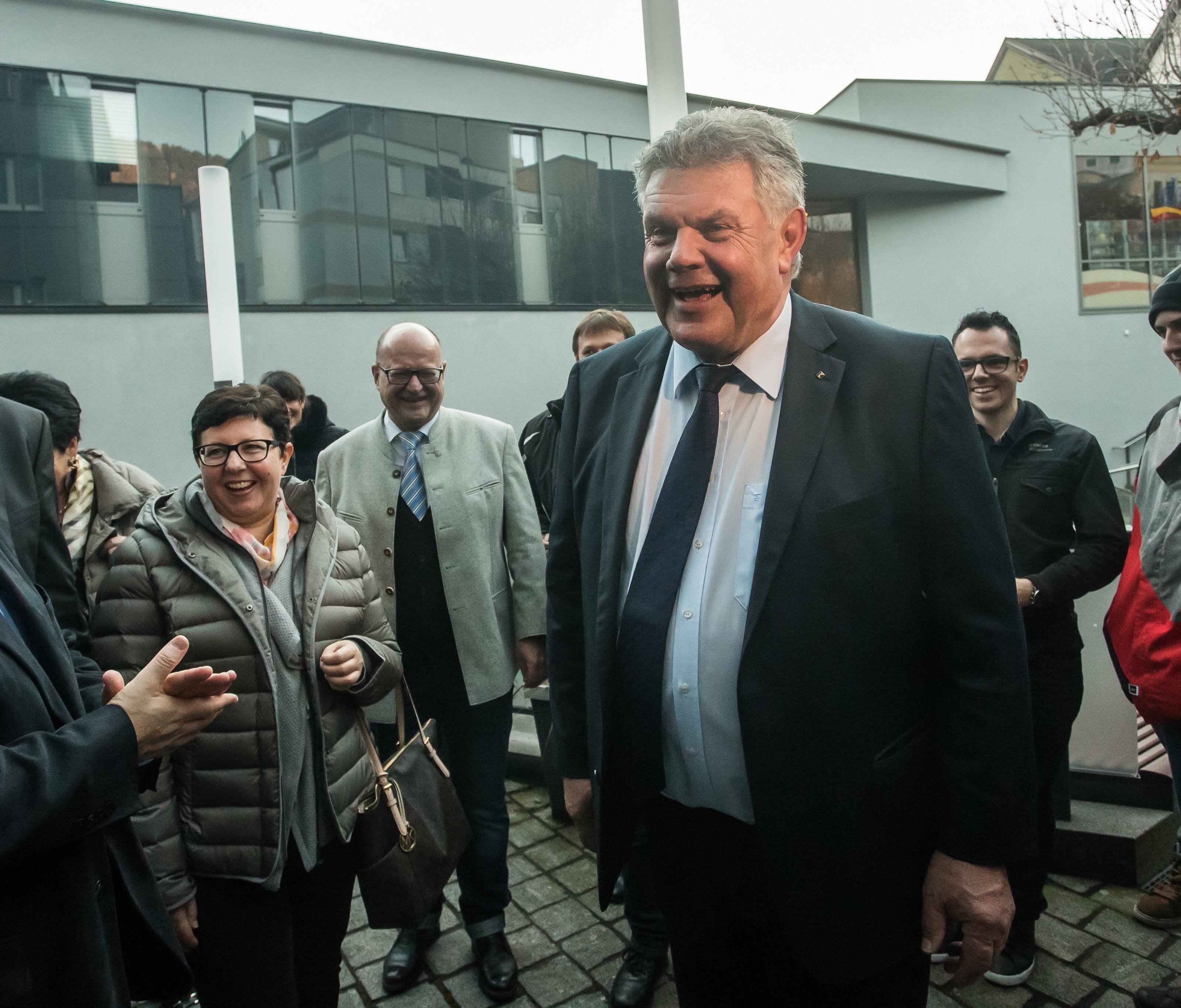 Amtsinhaber Katzenmayer gewann Stichwahl-Wiederholung mit 566 Stimmen Vorsprung gegenüber Leiter. Amtsinhaber Katzenmayer gewann Stichwahl-Wiederholung mit 566 Stimmen Vorsprung gegenüber Leiter.