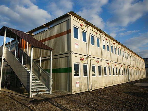 Das neu errichtete Containerdorf für rund 400 Asylwerber am Gelände des Flughafen Wien