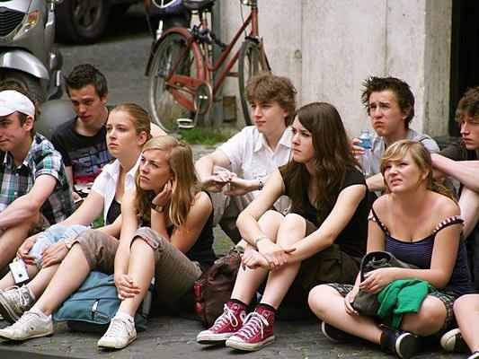 Die jüngere Generation tendiert stärker zu sogenannten “Deutschlandismen” als zum Österreichischen