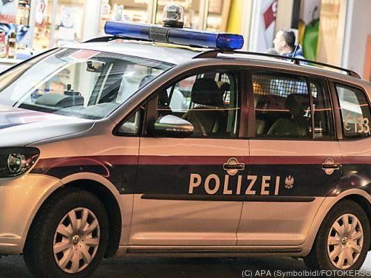 Der Polizeiauto war nicht im Blaulicht-Einsatz, als es zum Unfall in Breitenfurt kam