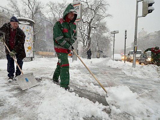 Schneeschaufeln wird am 24. Dezember 2015 mit hoher Wahrscheinlichkeit nicht notwendig sein Schneeschaufeln wird am 24. Dezember 2015 mit hoher Wahrscheinlichkeit nicht notwendig sein