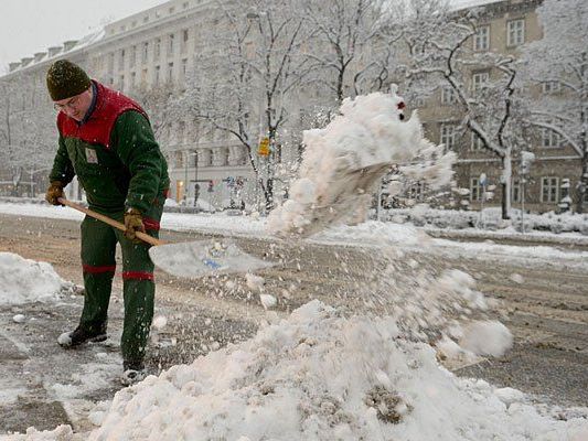 Schneeschaufeln wird man vielleicht nicht gleich müssen, aber einige Flocken sollen kommen