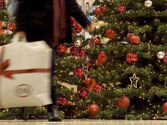 Es wird noch einmal ein starker Ansturm auf Wiens Geschäfte am letzten Weihnachtswochenende erwartet. Es wird noch einmal ein starker Ansturm auf Wiens Geschäfte am letzten Weihnachtswochenende erwartet.