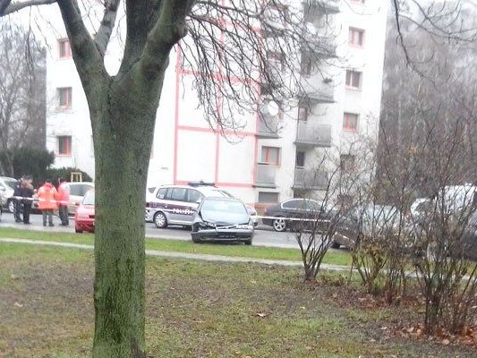 Das Auto des Bankräubers nach dem Unfall. Das Auto des Bankräubers nach dem Unfall.