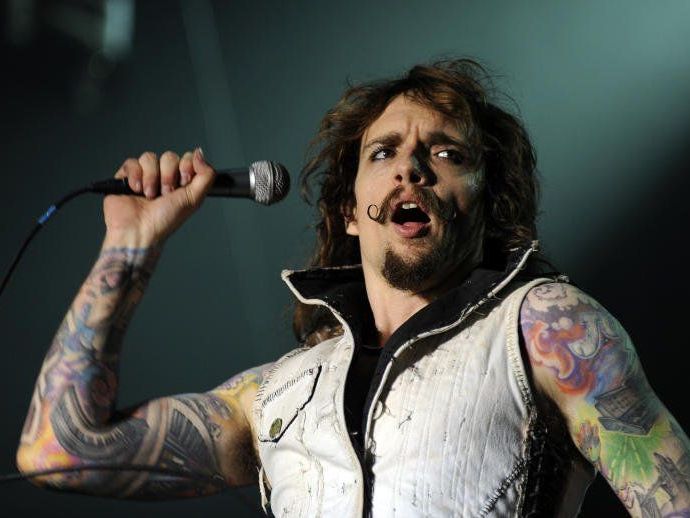 Justin Hawkins und seine Mannen (und Damen) von The Darkness machen einen Abstecher nach Wien. Justin Hawkins und seine Mannen (und Damen) von The Darkness machen einen Abstecher nach Wien.