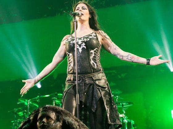 Nightwish-Leadsängerin Jansen eroberte die Wiener im (Windmaschinen-)Sturm.