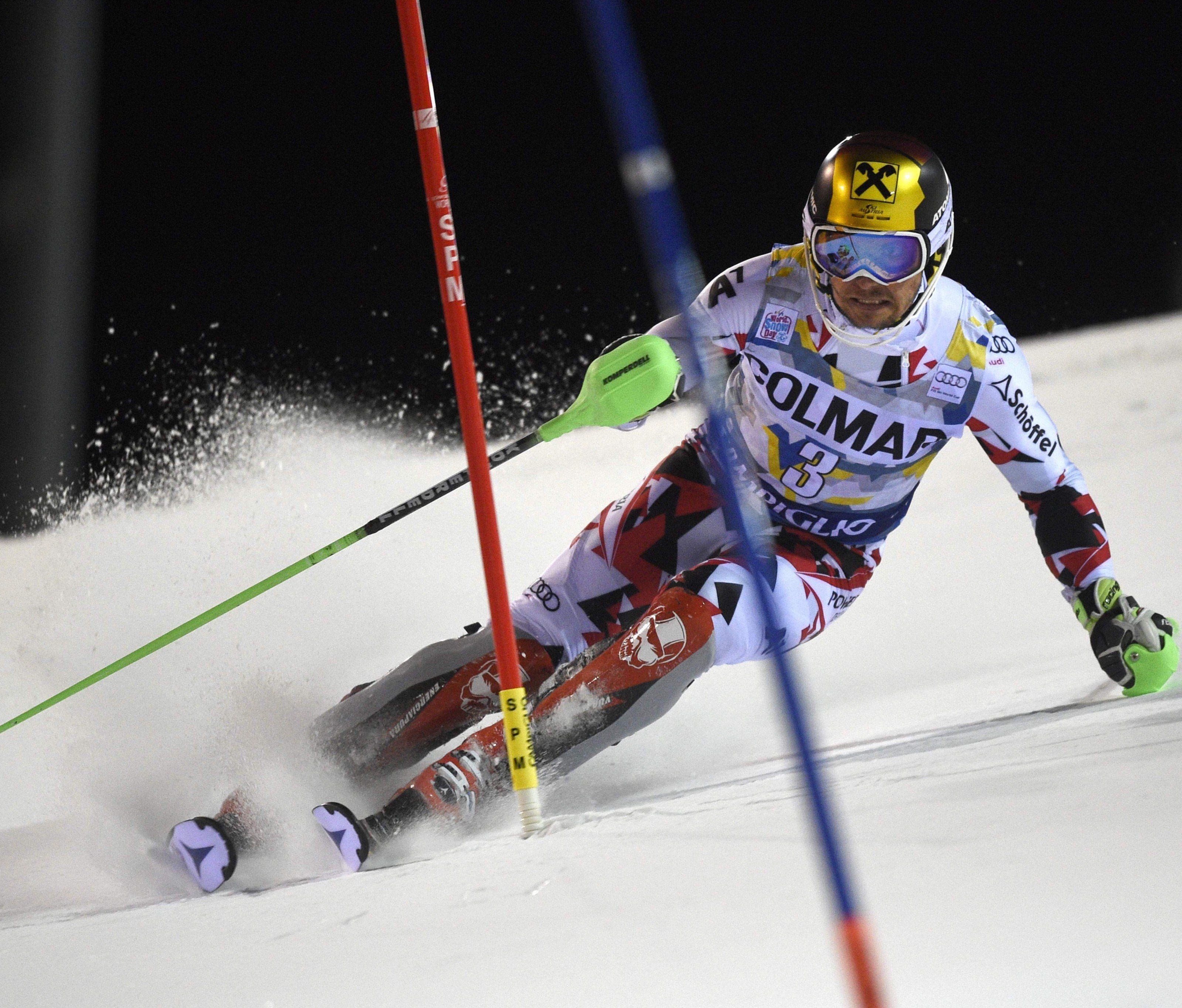 Kameradrohne kracht unmittelbar nach Hirscher auf Piste. Kameradrohne kracht unmittelbar nach Hirscher auf Piste.