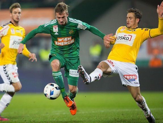 vlnr.: Philipp Schobesberger (SK Rapid Wien) und Thomas Bergmann (SV Ried) am Samstag beim Spiel