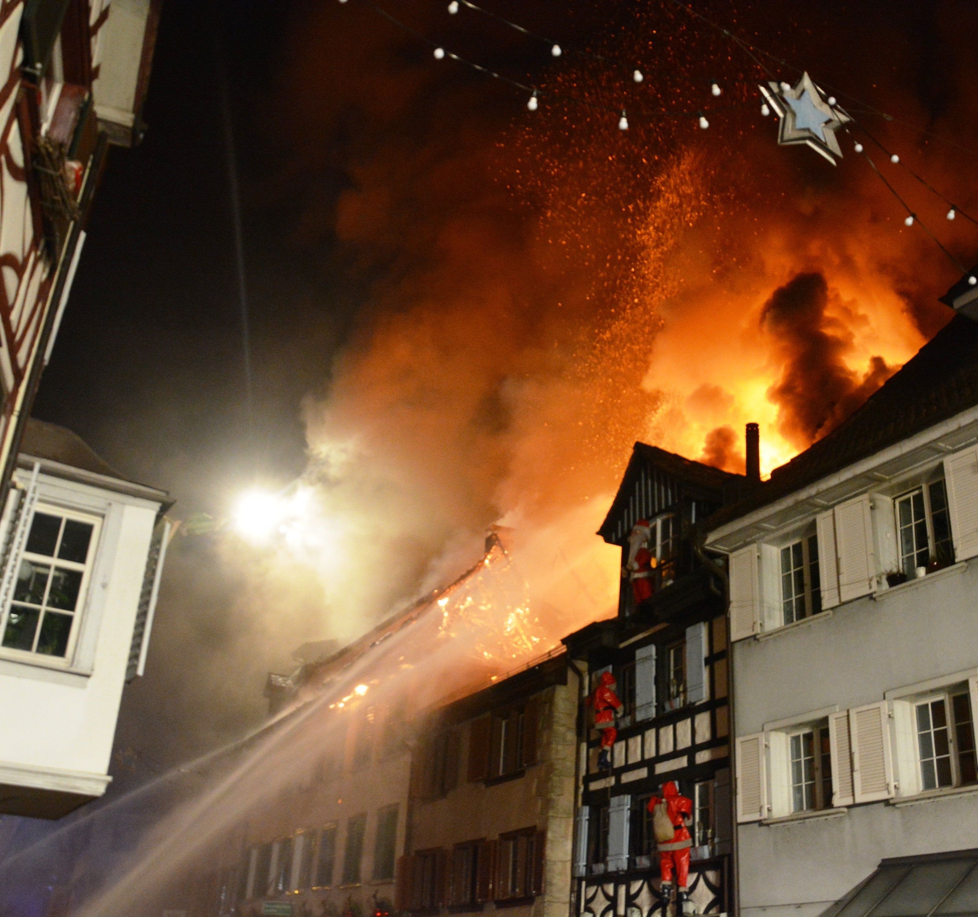 Die Feuerwehr musste gegen ein wahres Flammenmeer antreten. Die Feuerwehr musste gegen ein wahres Flammenmeer antreten.