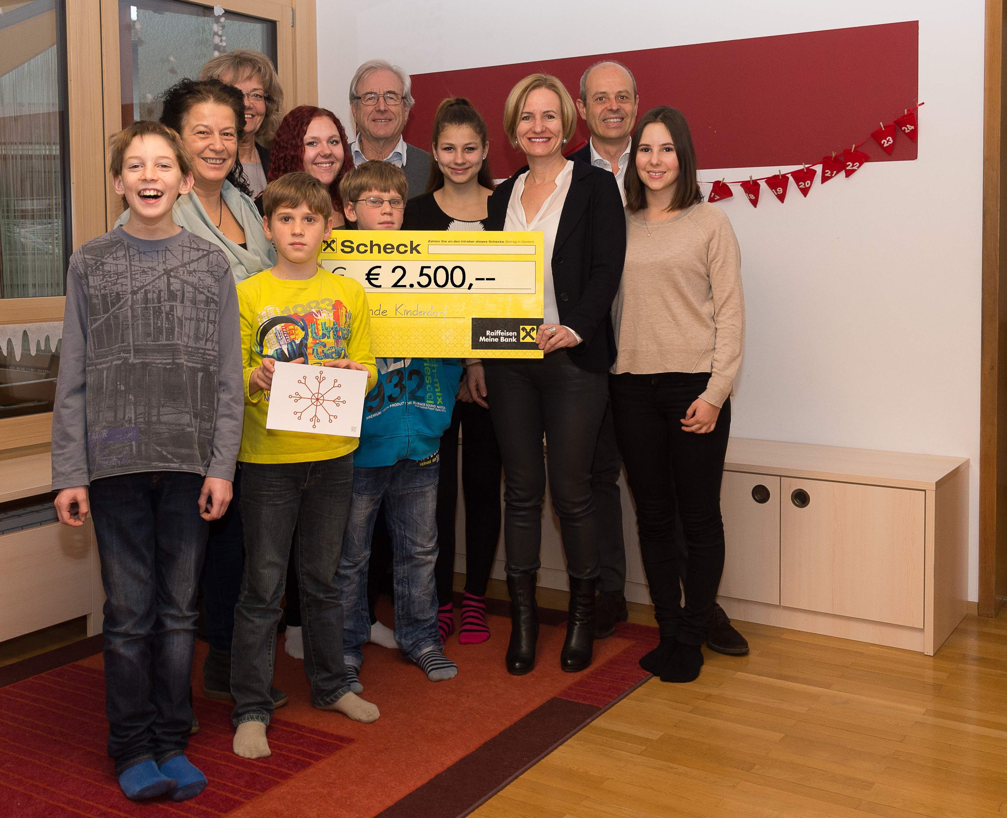 Vertrauenssache: Julia und Thomas Brunner-Böhler sowie Seniorchef Walter Böhler beim Besuch in der Kinderdorffamilie von Anita Fuchs. Vertrauenssache: Julia und Thomas Brunner-Böhler sowie Seniorchef Walter Böhler beim Besuch in der Kinderdorffamilie von Anita Fuchs.