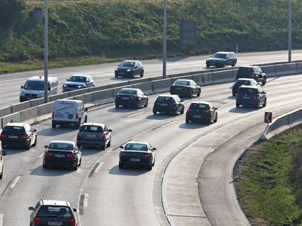 Am Wochenende kann es zu Staus und Verzögerungen auf den Straßen kommen. Am Wochenende kann es zu Staus und Verzögerungen auf den Straßen kommen.