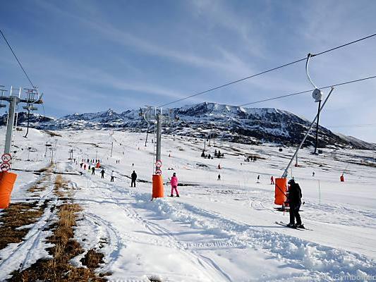 Schneekanonen und Neuschnee machen Skispaß möglich