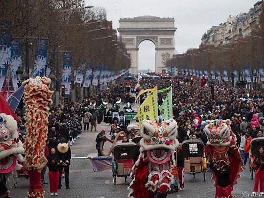 Neujahrsparade auf dem Prachtboulevard Neujahrsparade auf dem Prachtboulevard