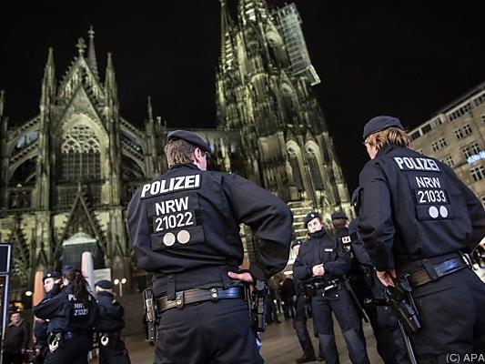 Hunderte Anzeigen nach Attacken in Köln