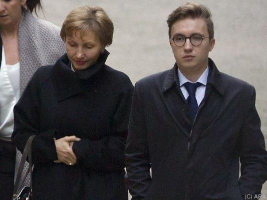 Litwinenkos Witwe Marina und Sohn Anatoli am Weg zum Gericht in London