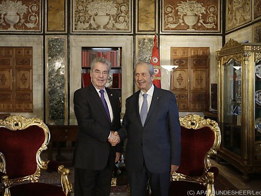 Fischer mit Parlamentspräsident Mohamed Ennaceur Fischer mit Parlamentspräsident Mohamed Ennaceur