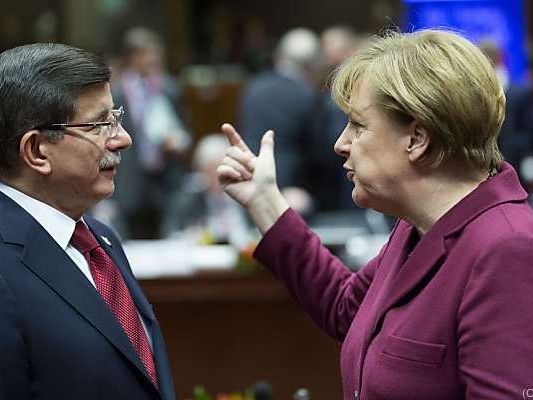 Merkel erwartet Davutoglu in Berlin Merkel erwartet Davutoglu in Berlin