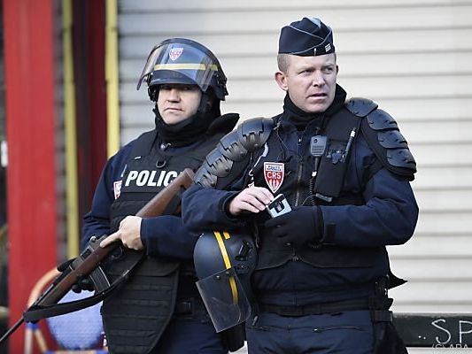 Frankreich befindet sich "im Krieg" Frankreich befindet sich "im Krieg"