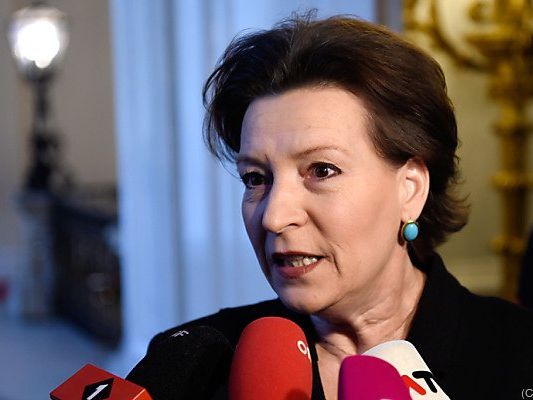 Die Bildungsministerin muss mehr Geld ausgeben Die Bildungsministerin muss mehr Geld ausgeben