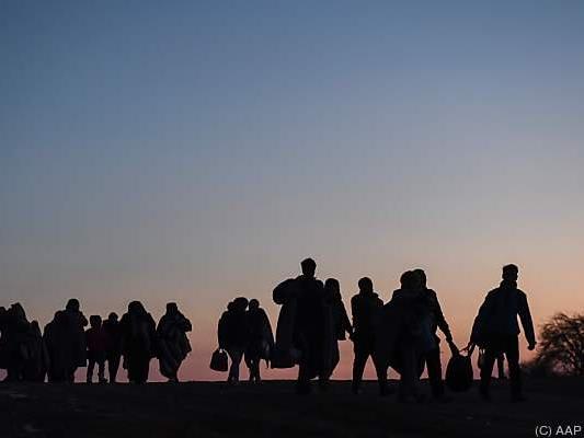 Deutsche Kanzlerin soll ihre Flüchtlings-Politik überdenken
