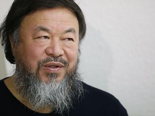 Ai Weiwei demonstriert seine Ablehnung des dänischen Asylrechts