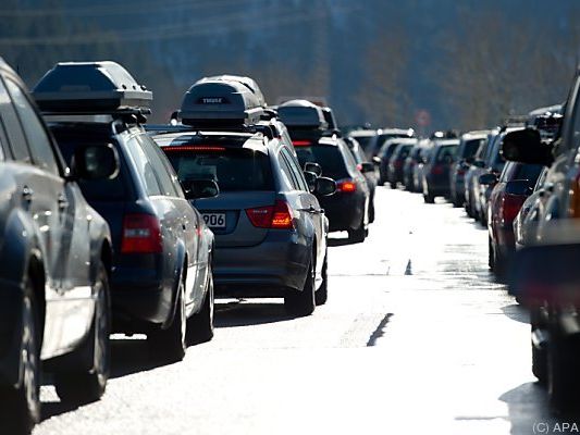 Staus auf den Straßen in die Skigebiete sind vorprogrammiert Staus auf den Straßen in die Skigebiete sind vorprogrammiert