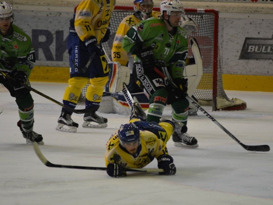 Im Spiel gegen Zell am See möchten nicht nur die Spieler, sondern auch die Fans des EHC Bregenzerwald gewinnen. Im Spiel gegen Zell am See möchten nicht nur die Spieler, sondern auch die Fans des EHC Bregenzerwald gewinnen.