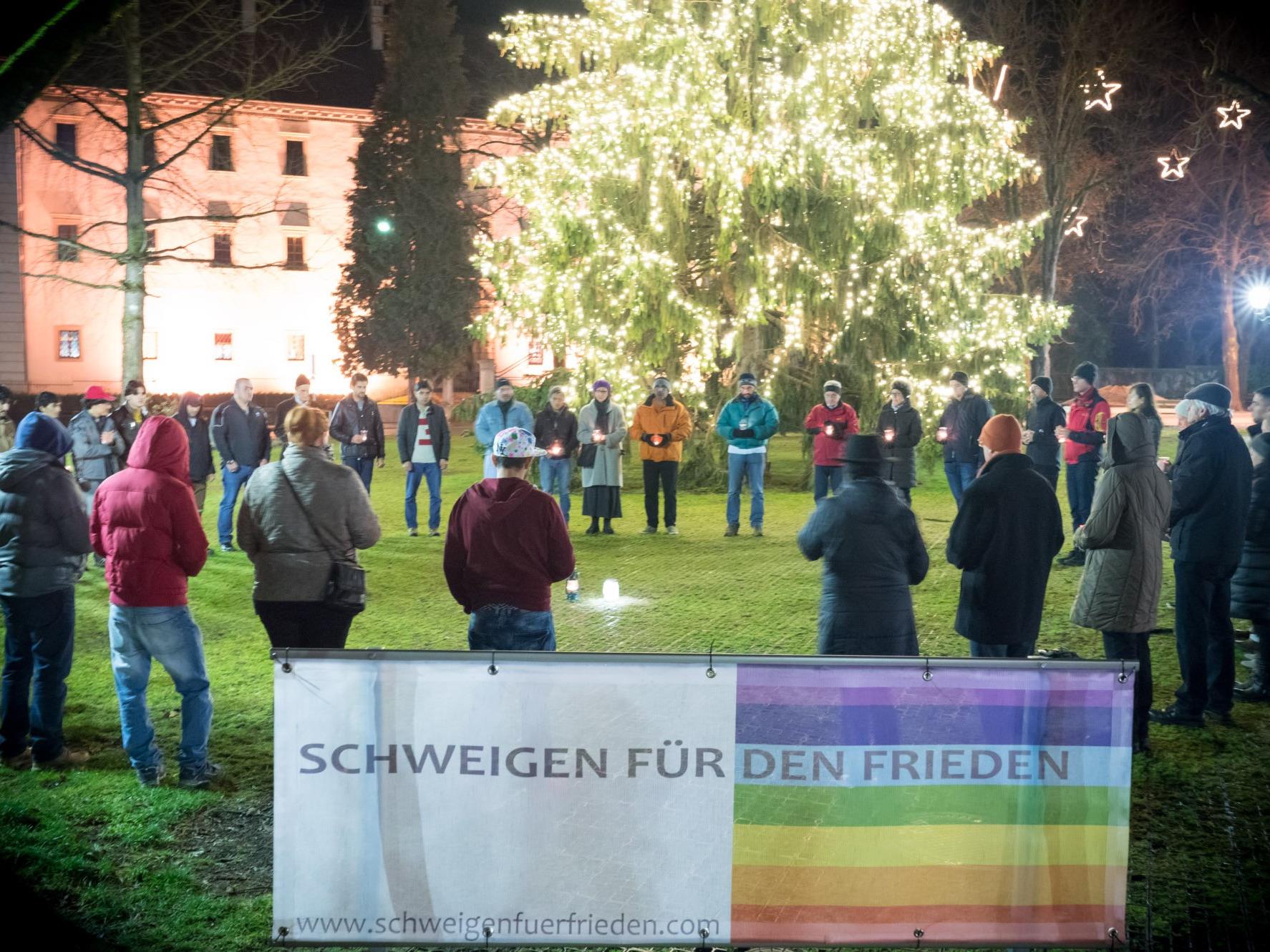 Schweigekreis für Frieden in Hohenems am 3. Jänner 2016