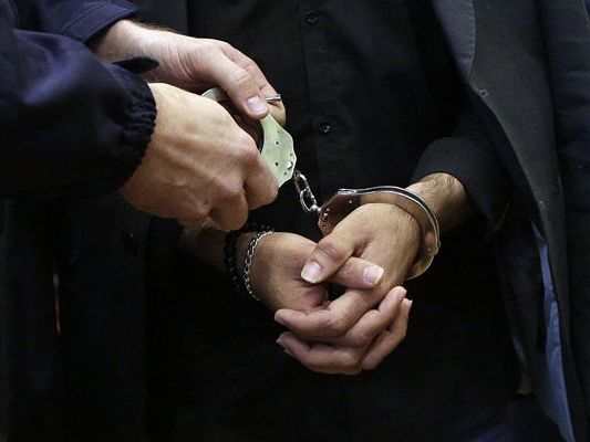 Die Verdächtigen wurde in die Justizanstalt Korneuburg eingeliefert. Die Verdächtigen wurde in die Justizanstalt Korneuburg eingeliefert.